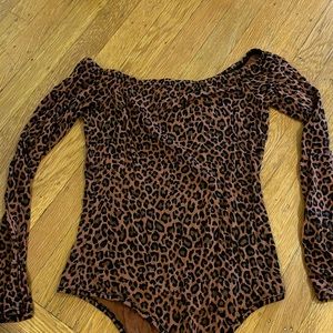 Pretty little thing cheetah bodysuit off the shoulder, size for